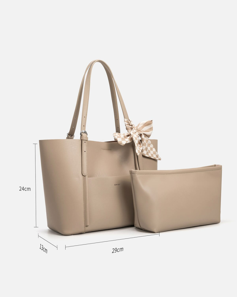 An women's bag made of leather in brown color | NLH041F7611
