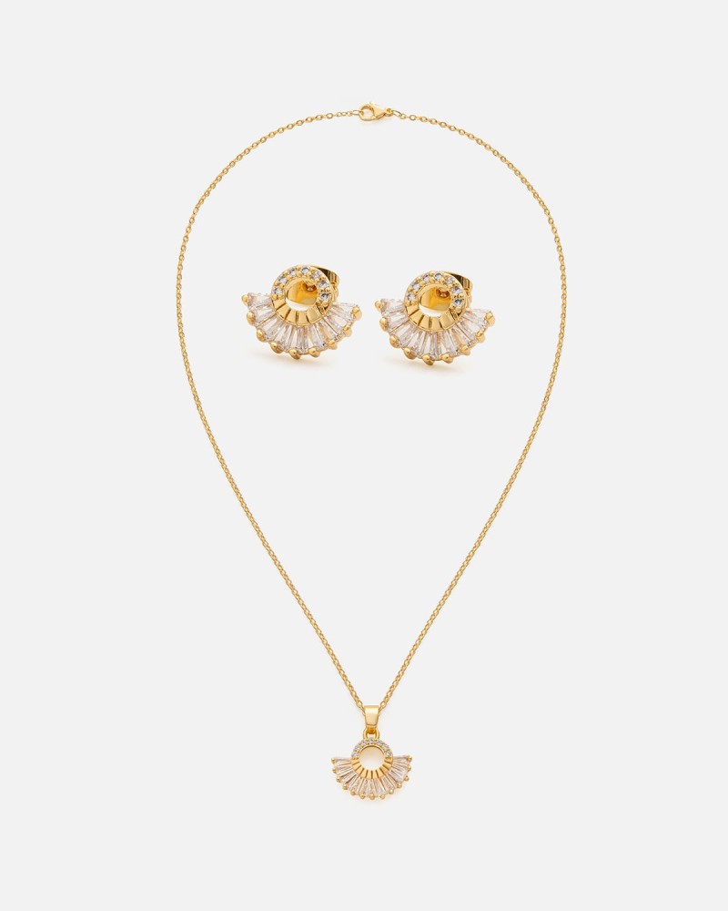A striking women's set in gold color