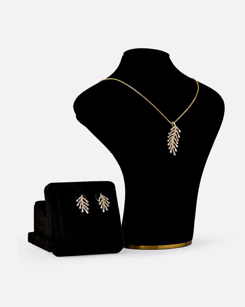 Elegant women's set in gold color