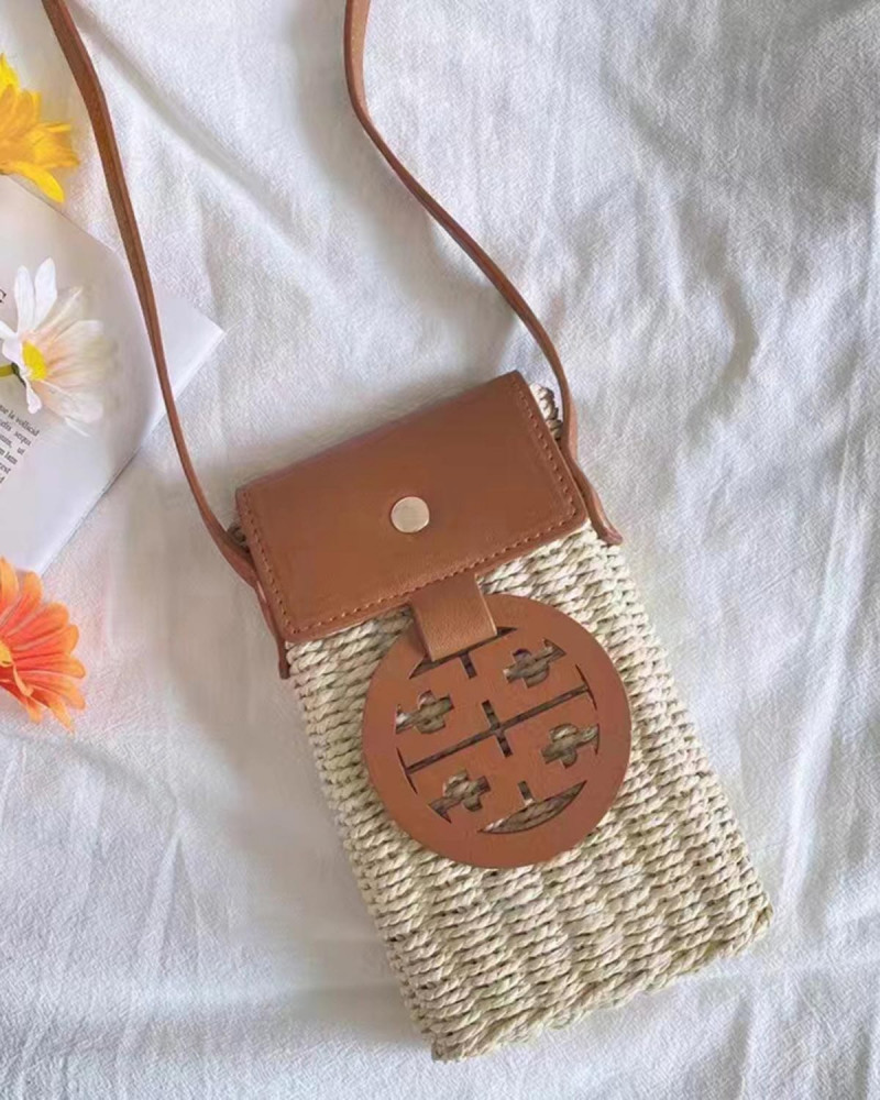 Women's bag with an elegant design in brown color