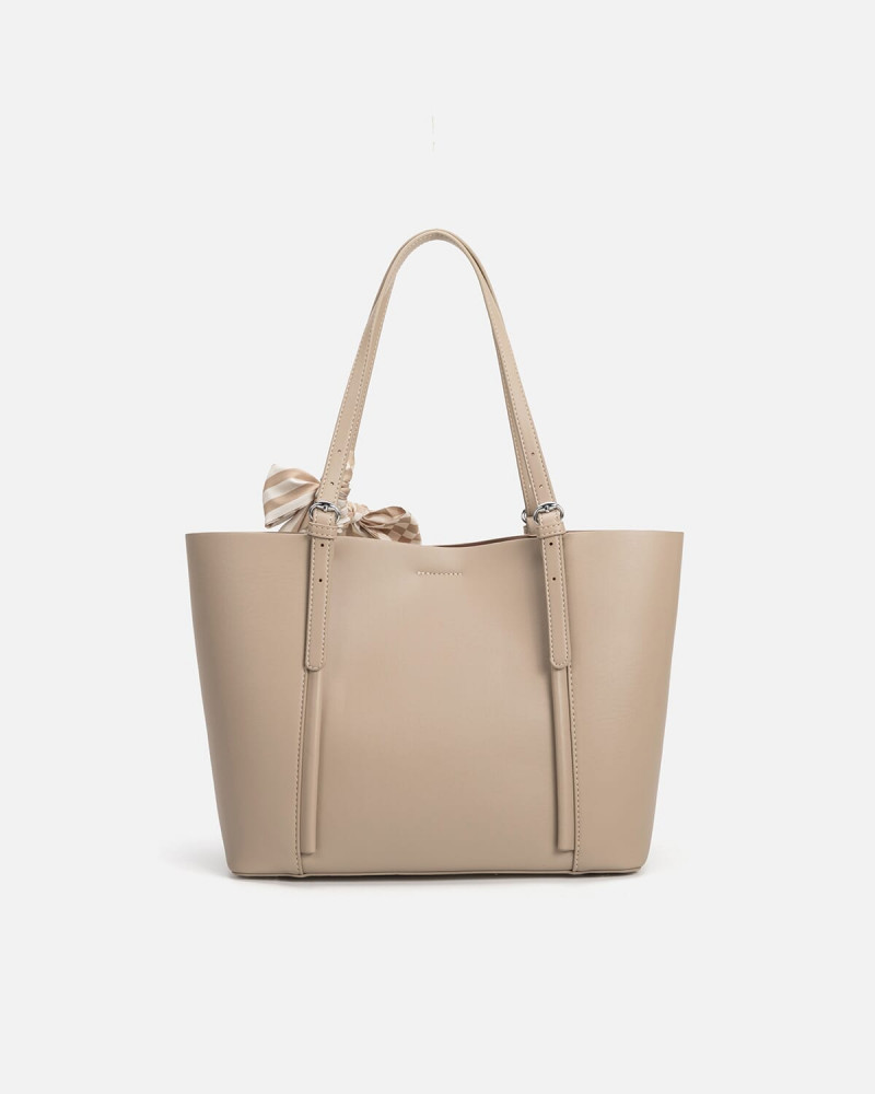 An women's bag made of leather in brown color | NLH041F7611