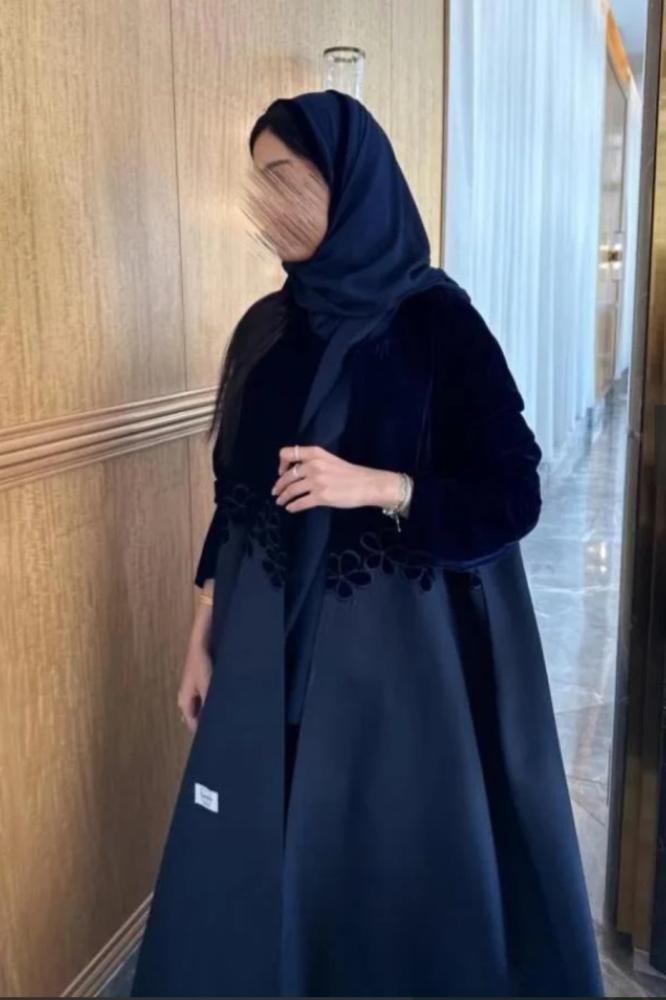 عباية مخمل مع كريب الكتان