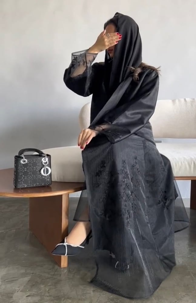 عبايه مطرزه قماش شيفون