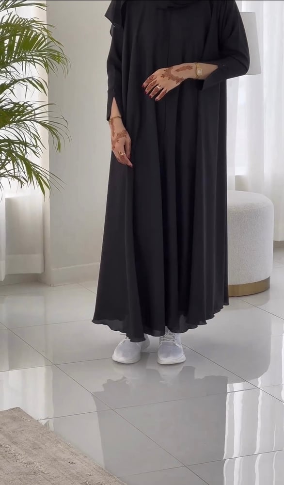 عبايه ربع كلوش انيقه