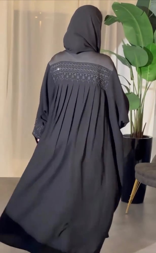 عبائه بقصه كويتيه بكسرات