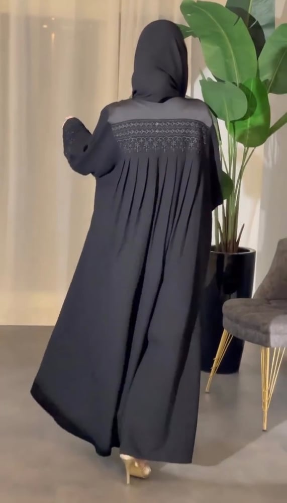 عبائه بقصه كويتيه بكسرات