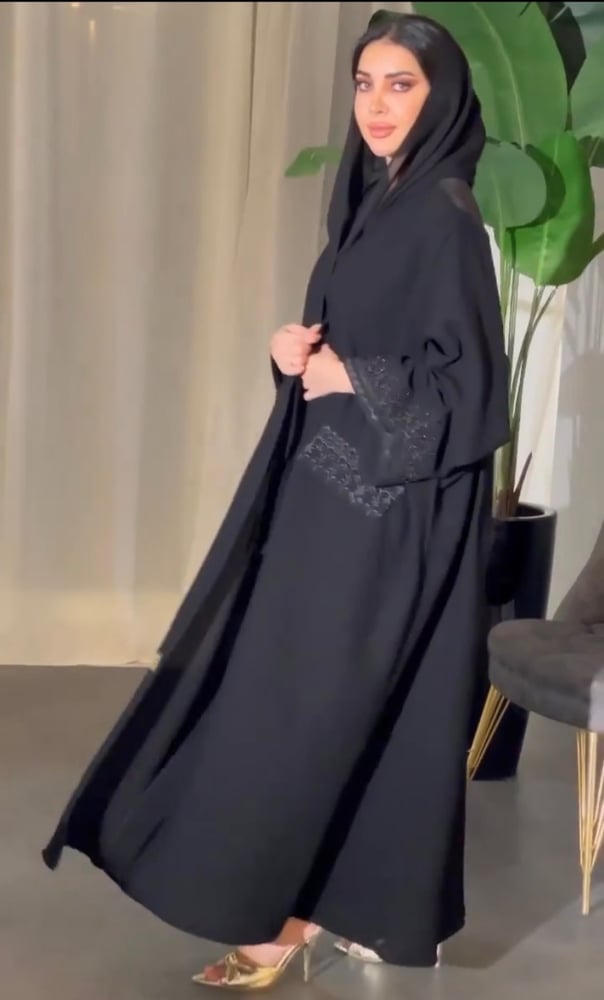 عبائه بقصه كويتيه بكسرات