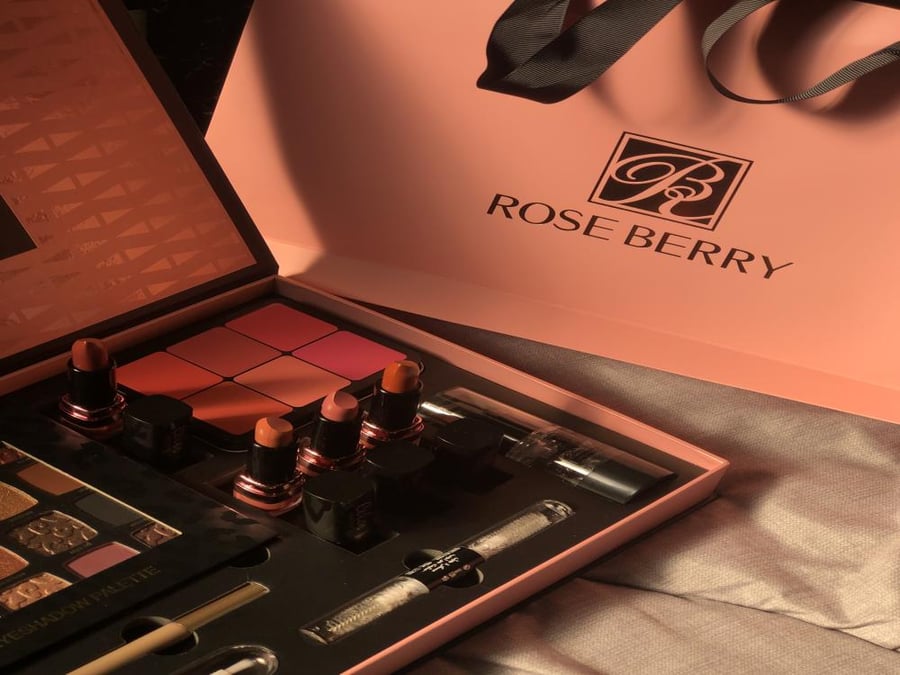 Black pink box
