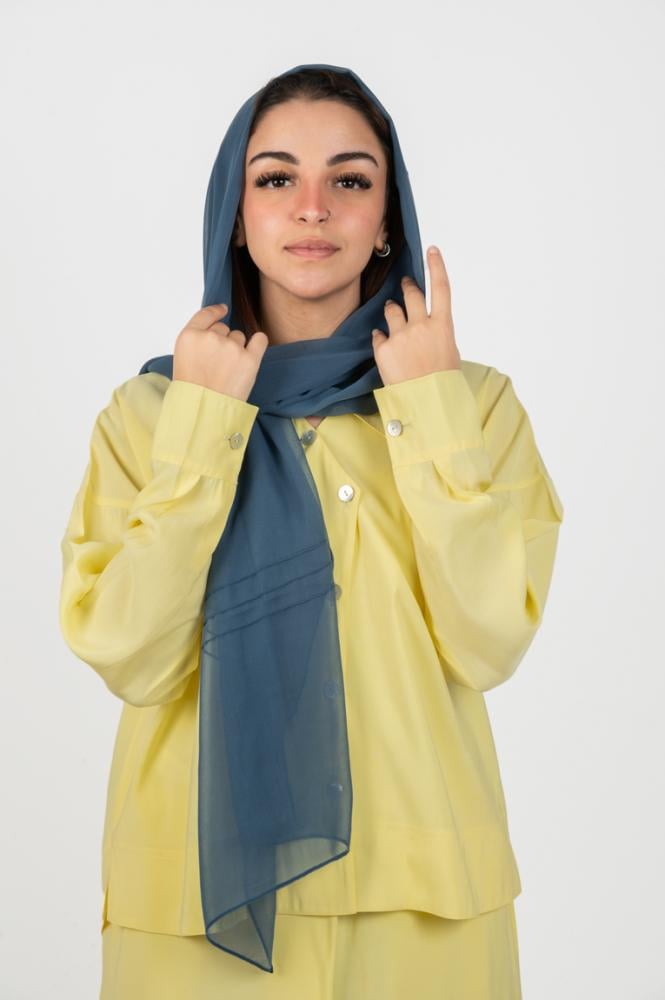 طرحة زرقاء خفيفة