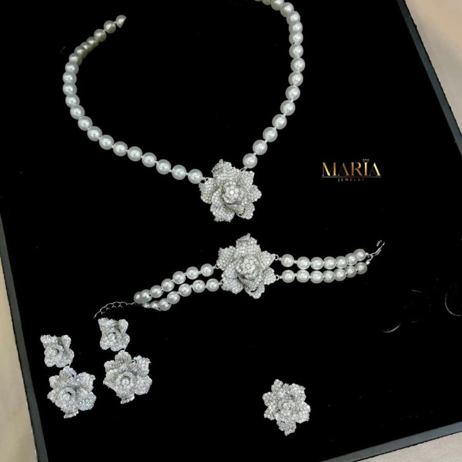 طقم زركون بلوم Bloom لون فضي