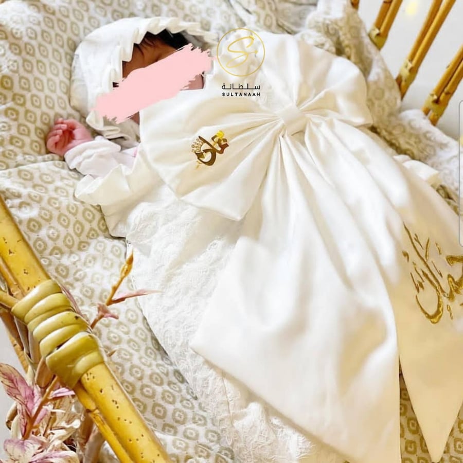 بروش مواليد بتصميم التاج مرصع بالزركون