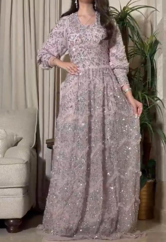 فستان سهرة أسود مشغول بالترتر
