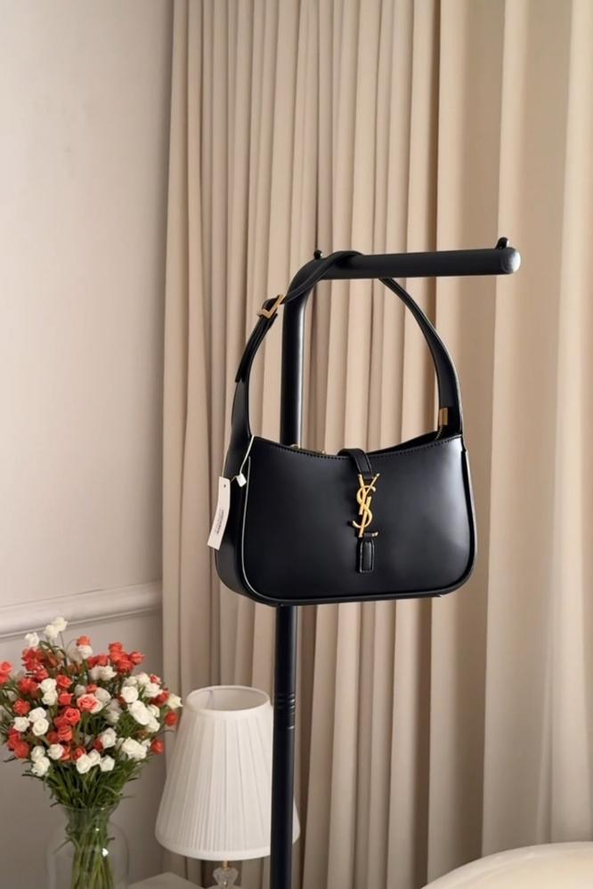 ايف سان لوران