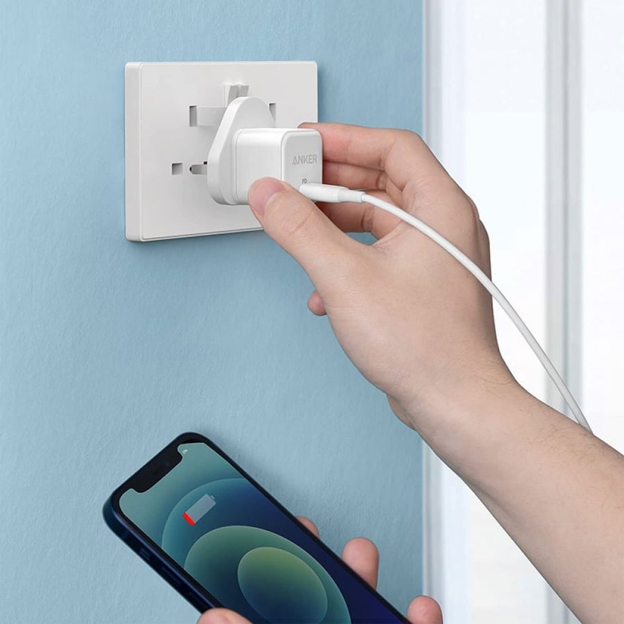 Wall charger with fast charging technology 20W