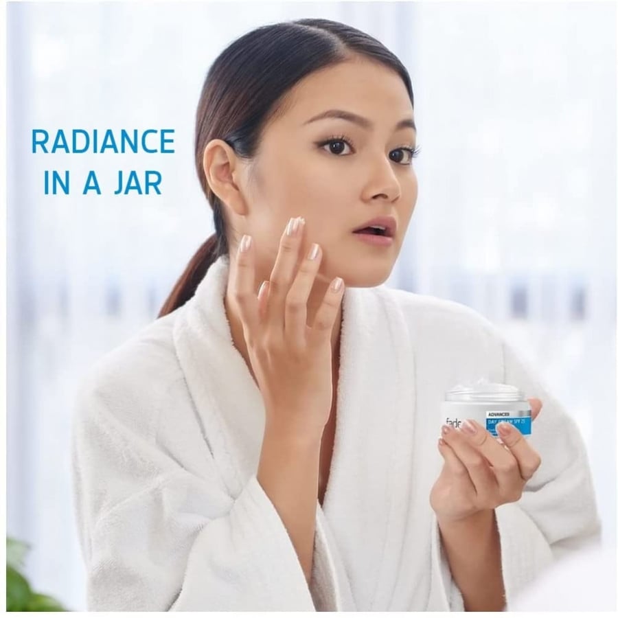 كريم تفتيح نهاري متطور بعامل حماية من الشمس 25 من فيد اوت fadeout Advanced Whitening Day Cream With SPF 25
