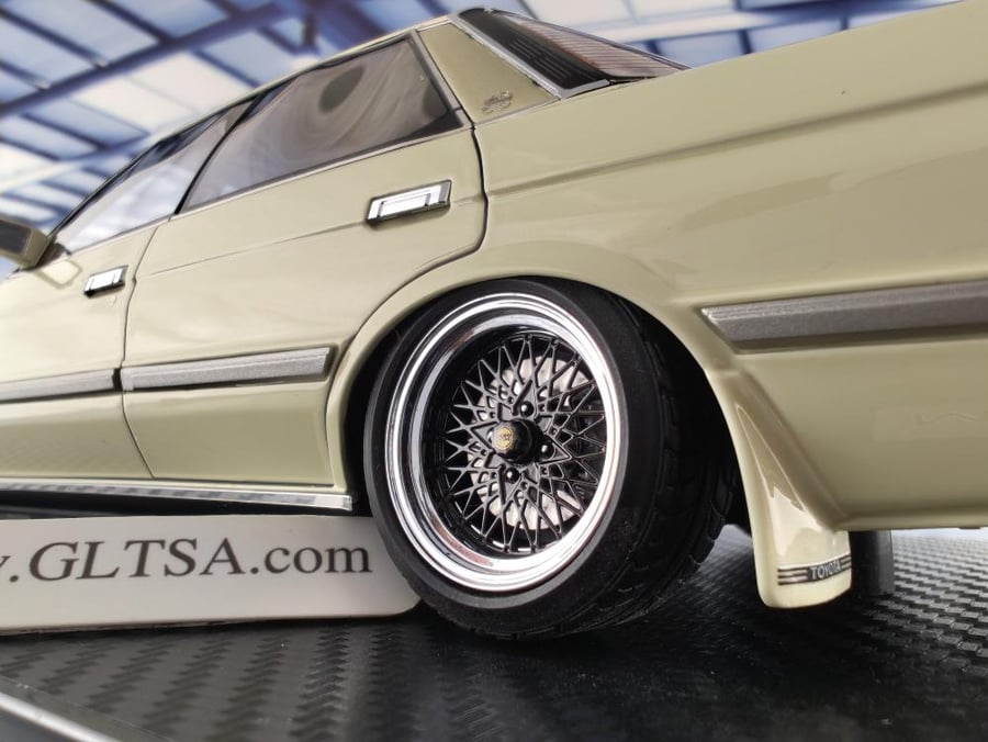 RARE Toyota MarkII Grande Cressida GTX (GX71) Limited White 1:18 Ignition Model IG1149