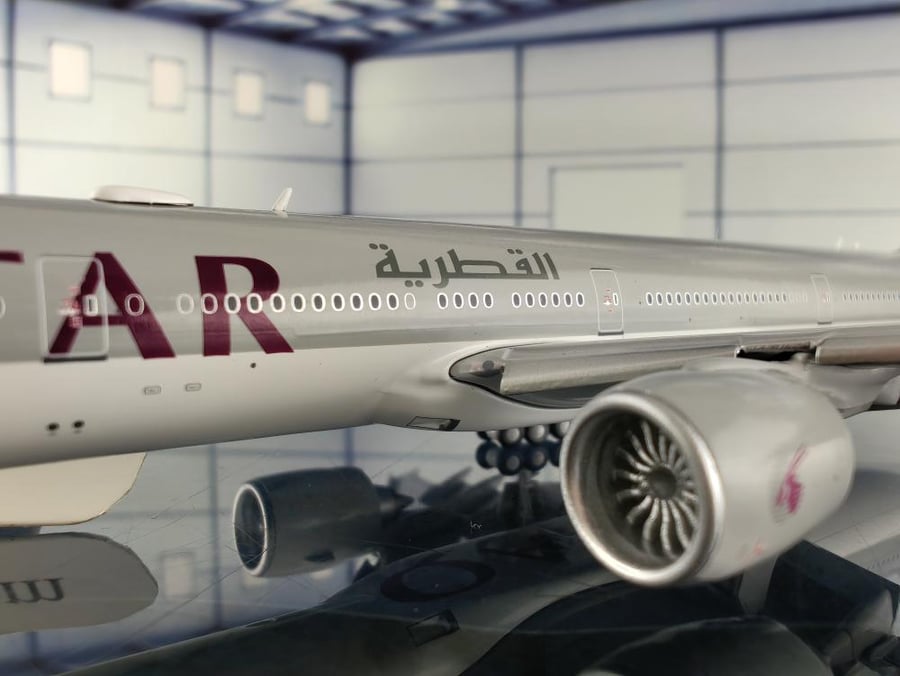 Qatar Airways Boeing 777-300ER "25 Years of Excellence" A7-BEE Flaps Down 1:400 JC Wings XX40137A