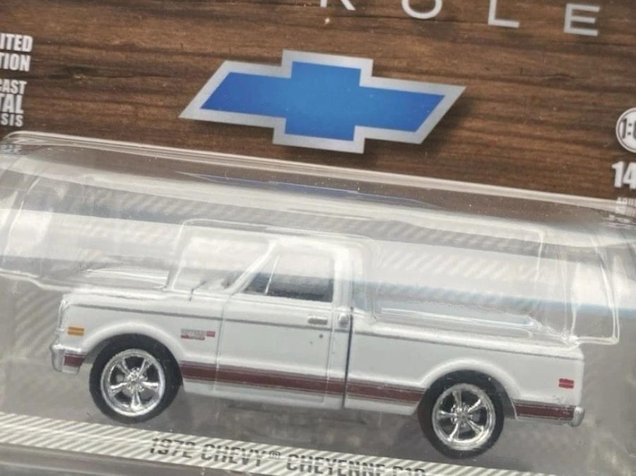 Chevrolet Cheyenne C10 Short Bed Pickup 1972 White 1:64 Greenlight 30566