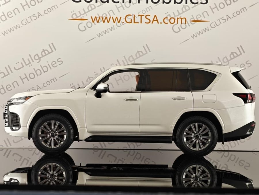 Lexus LX600 White 1:18 LCD Models LCD18021-WH