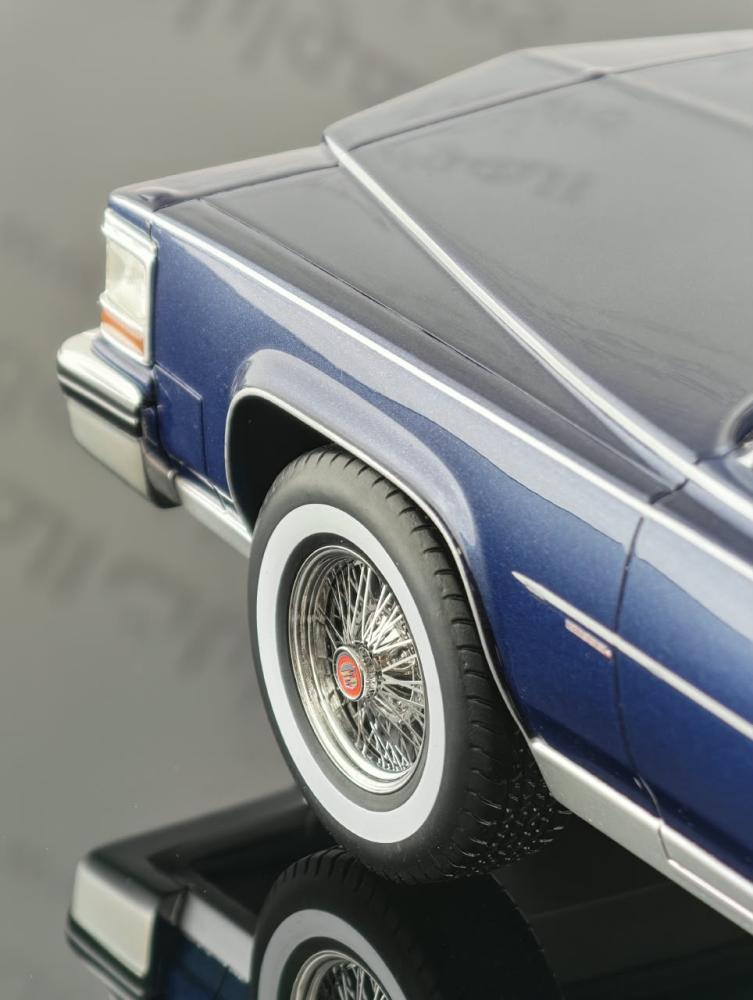 Cadillac Fleetwood Brougham 1982 Dark Blue 1:18 BOS418 250792 BoS-Models