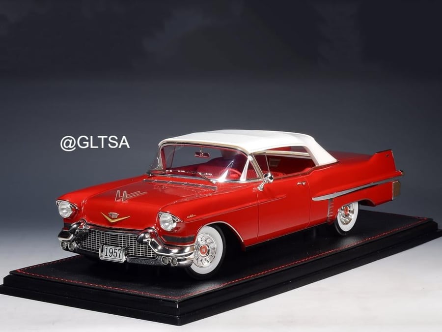 PRE-ORDER (3 Weeks) Cadillac Series 62 Convertible Closed Roof 1957 Dakotah Red & White 1:18 Stamp Models STM1957302