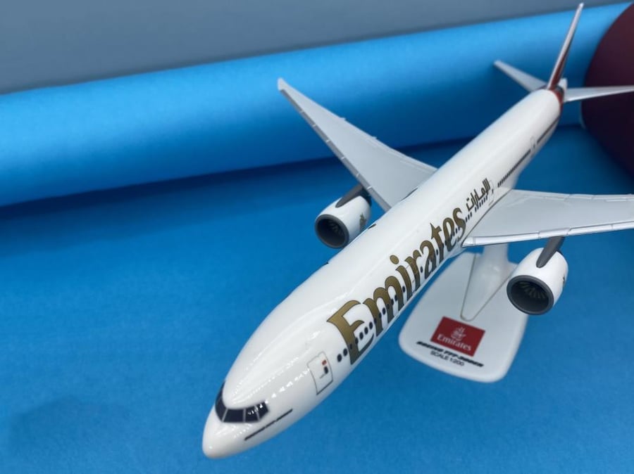 Emirates Boeing 777-300ER 1:200 Diecast Aircraft Model