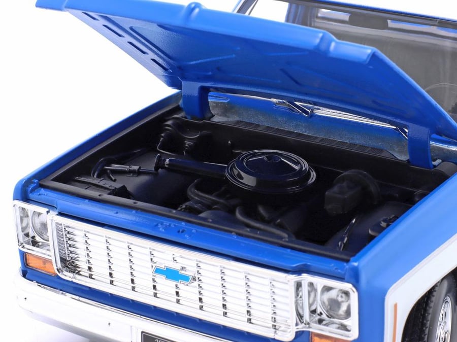 Chevrolet C10 Cheyenne Super Pick-Up 1974 Blue White 1:18 Maisto 31467BL