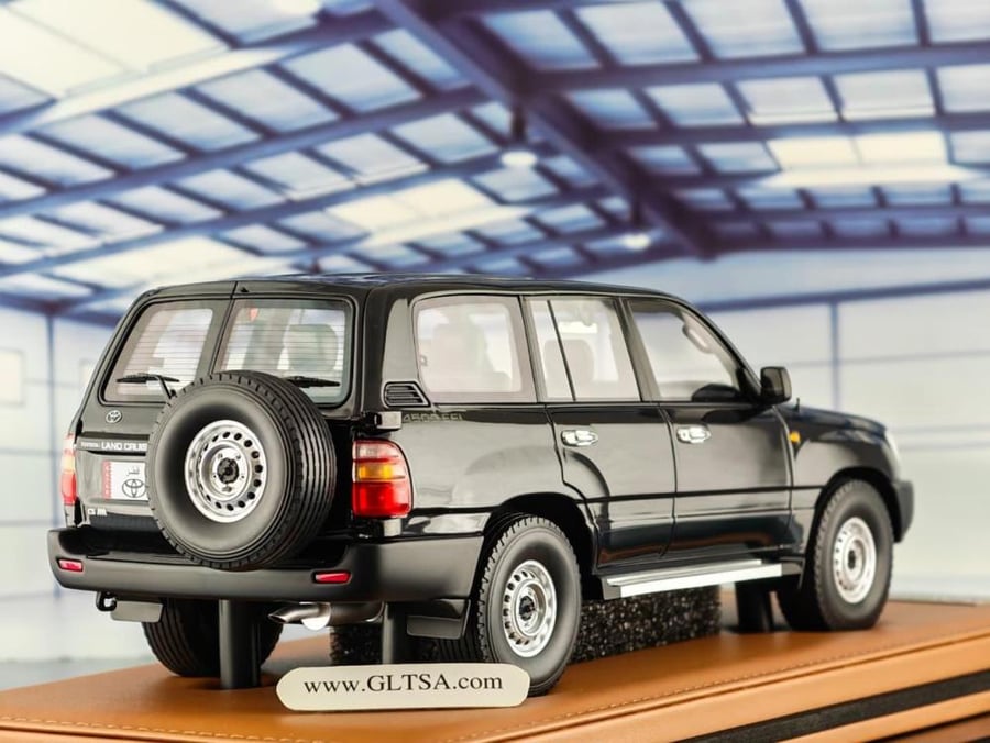 RARE Toyota Land Cruiser Black 1:18 Old School Models LIMITED 04/90