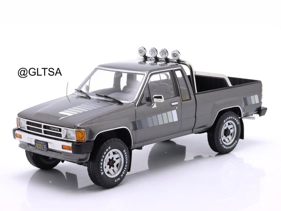 PRE-ORDER (3 Weeks) Toyota Hilux Xtra Cab 4x4 Pickup Truck 1985 Grey Metallic 1:18 KK-Scale KKDC181563