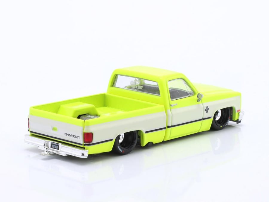 Chevrolet Silverado Kaido FLO 1980 Yellow V1 1:64 MINI GT Kaido House KHMG112