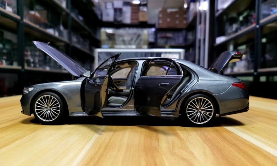 PRE-OWNED Mercedes-Benz Mercedes S-Class S-Klasse W223 AMG Line Metallic Grey 1:18 Norev 183870