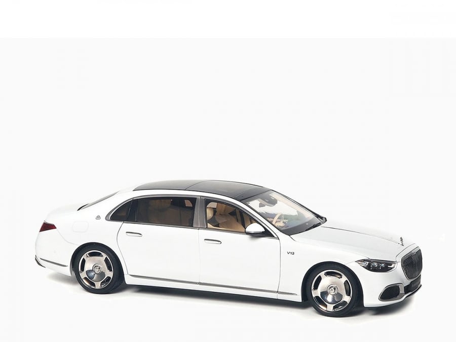 Mercedes-Maybach S-Class Diamond White 1:18 Almost Real 820116