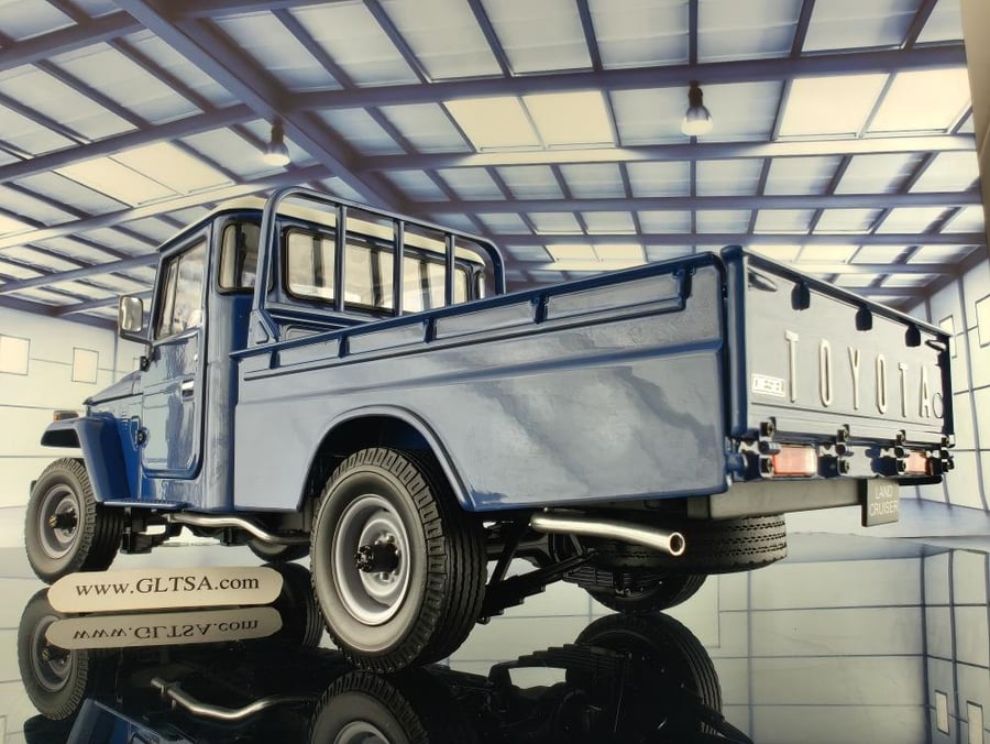 Toyota Land Cruiser 40 LC40 Pickup Blue 1:18 Kyosho 08958BL