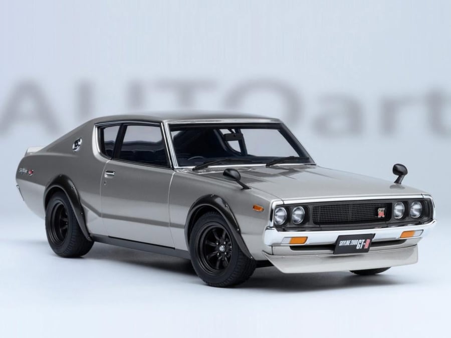 PRE-ORDER (4 Weeks) Nissan Skyline 2000 GT-R (KPGC110) Tuned Version Silver 1:18 AUTOart 77466
