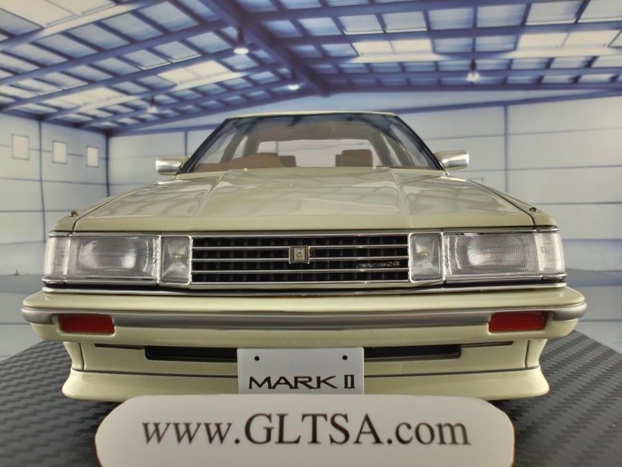 RARE Toyota MarkII Grande Cressida GTX (GX71) Limited White 1:18 Ignition Model IG1149