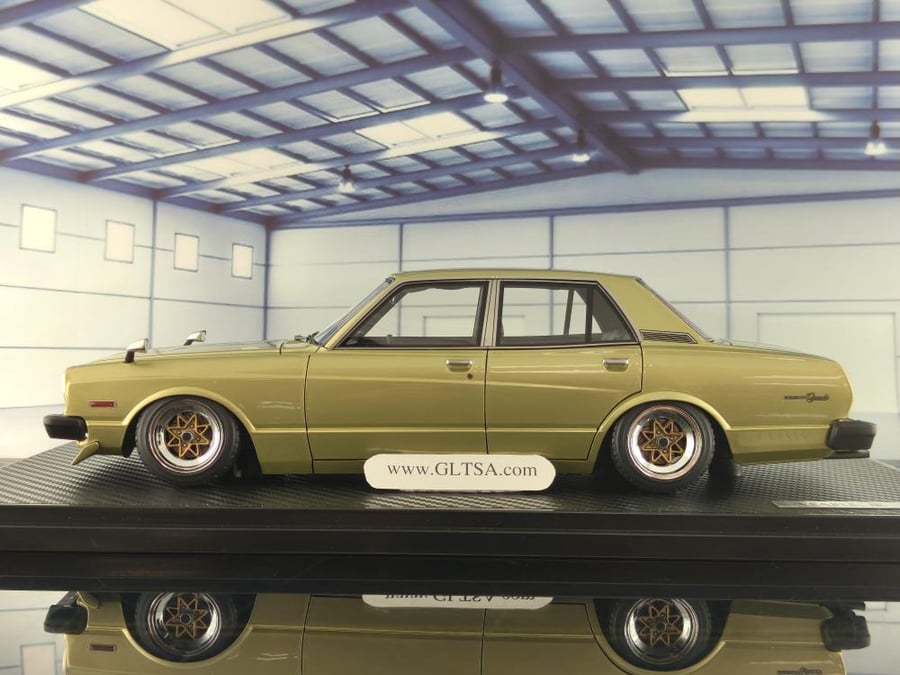 Toyota MarkII Cressida Sedan Grande (MX41) Gold 1:18 Ignition Model IG3430