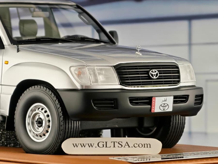 RARE Toyota Land Cruiser Silver 1:18 Old School Models LIMITED 04/60