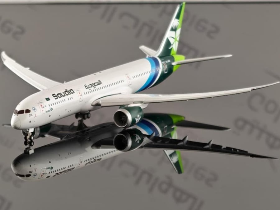 Saudi Arabian Airlines Boeing 787-9 Dreamliner HZ-ARB 1:400 Gemini Jets GJSVA2310F