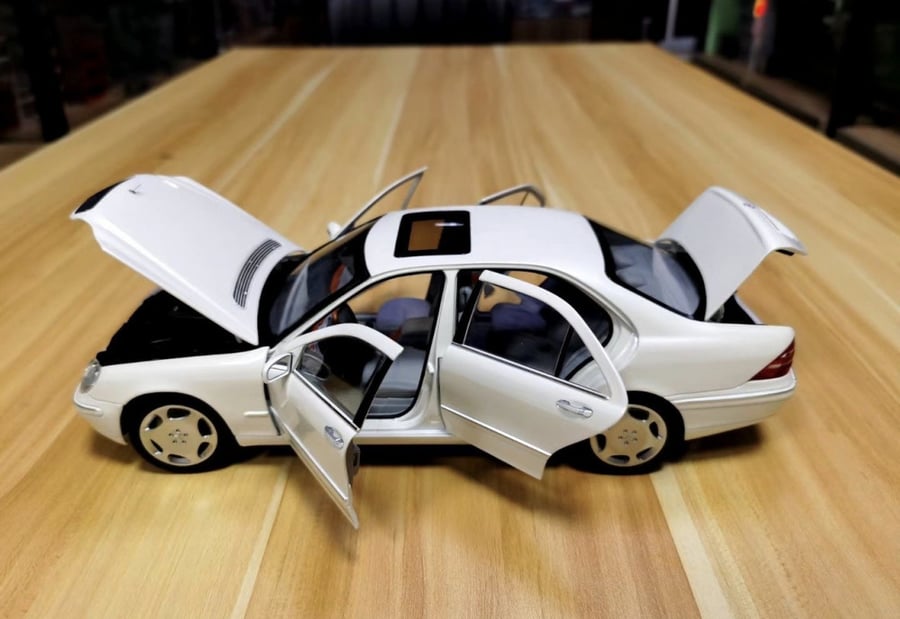 Mercedes-Benz S-Class S-Klasse S600 W220 AMG White 1:18 Norev 183813