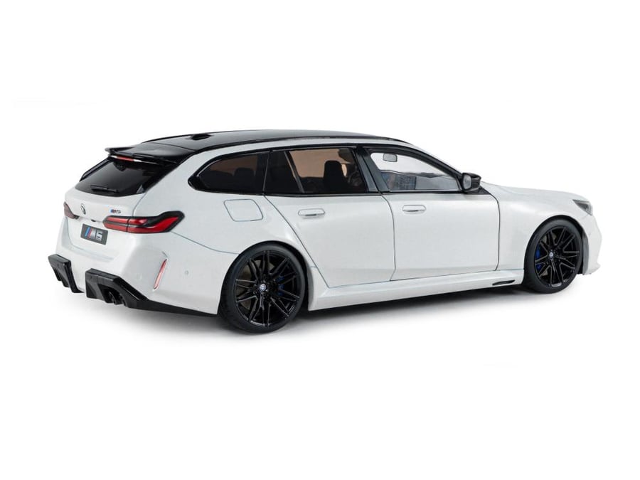 BMW M5 Touring (G99) Alpine White 1:18 Solido S1814802