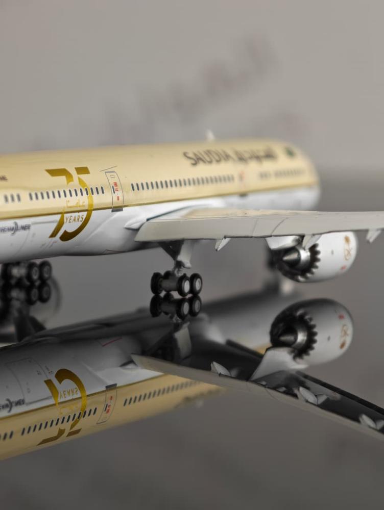 Saudi Arabian Airlines Boeing 787-9 75th Years Livery Flaps Down HZ-ARE 1:400 JC Wings LH4274A