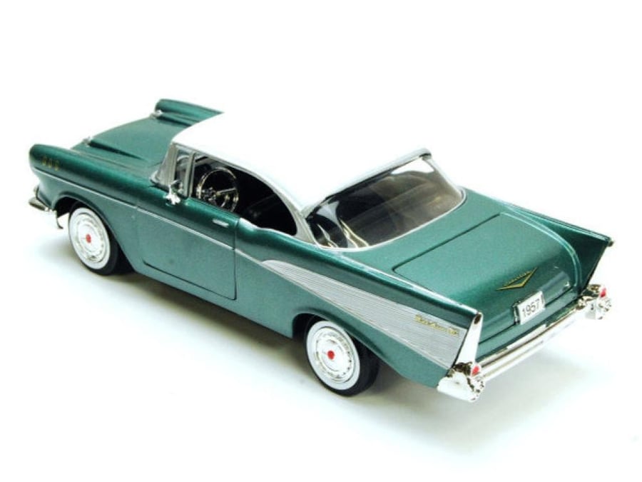 Chevrolet Bel Air 1957 Green with White Top 1:24 MotorMax 73228