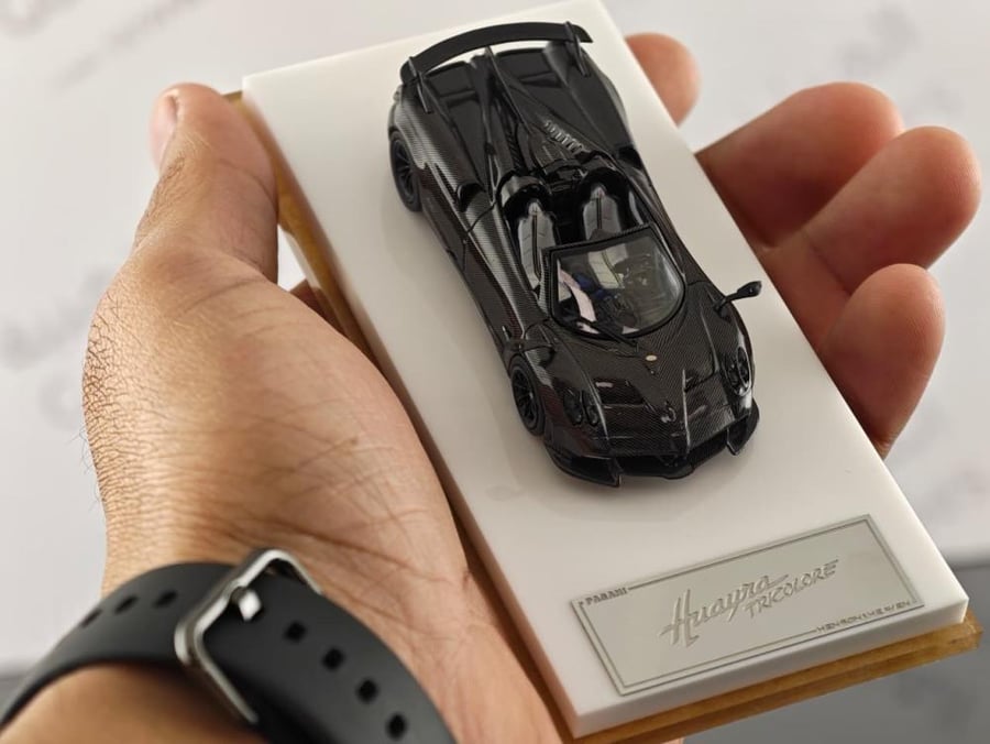 Pagani Huayra Black Carbon Fiber 1:64 HH Model 64HHM0005