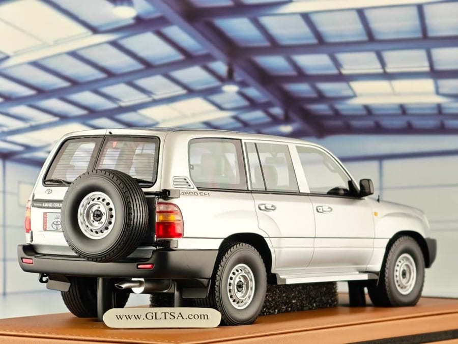 RARE Toyota Land Cruiser Silver 1:18 Old School Models LIMITED 04/60