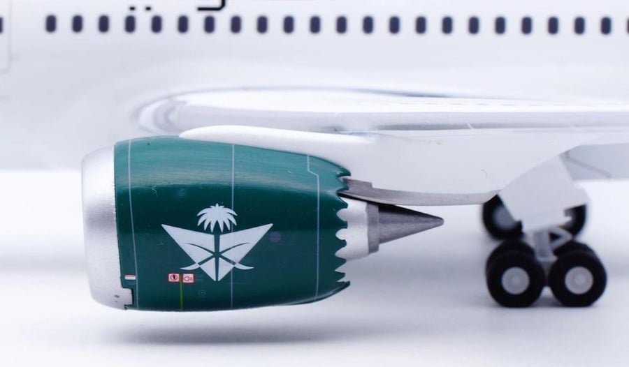 Saudi Arabian Airlines Boeing 787-9 94th National Day Flaps Down HZ-ARB 1:200 JC Wings XX20627A