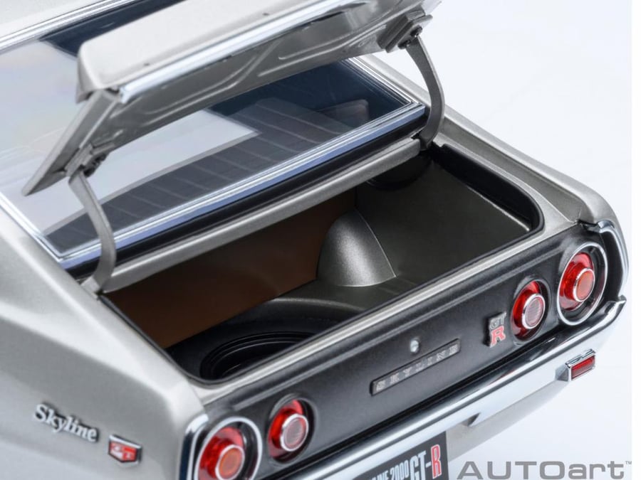 PRE-ORDER (4 Weeks) Nissan Skyline 2000 GT-R (KPGC110) Tuned Version Silver 1:18 AUTOart 77466