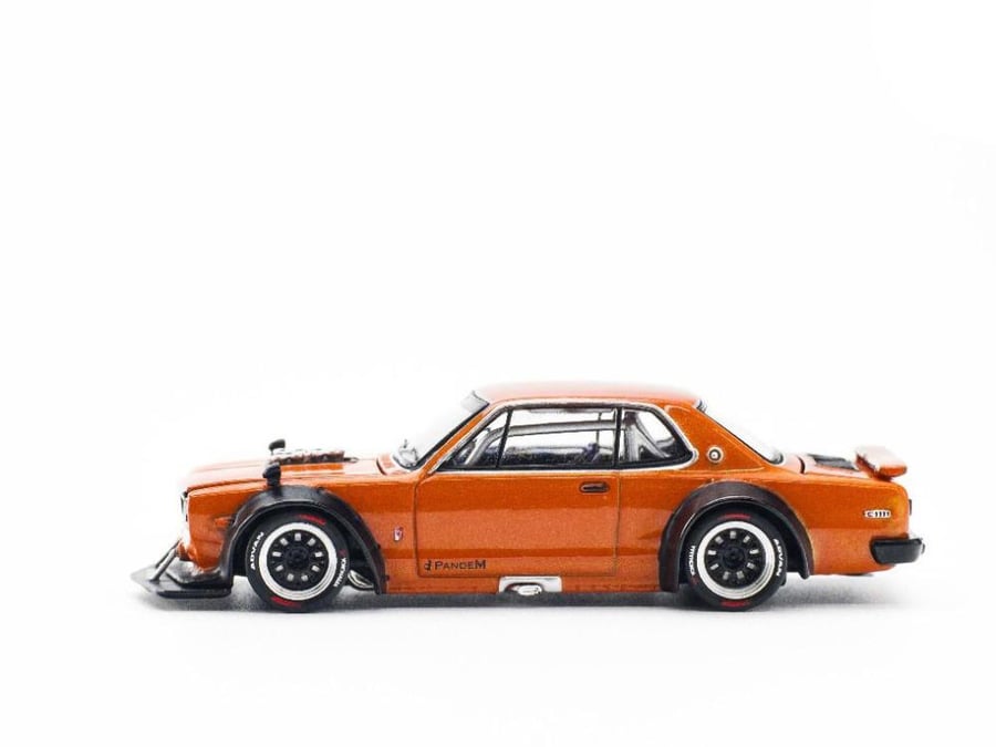 Nissan Skyline GT-R V8 Drift Hakosuka Pandem Orange 1:64 Pop Race PR640032