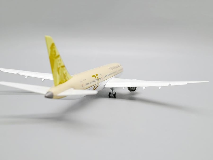 Saudi Arabian Airlines Boeing 787-9 75th Years Livery Flaps Down HZ-ARE 1:400 JC Wings LH4274A
