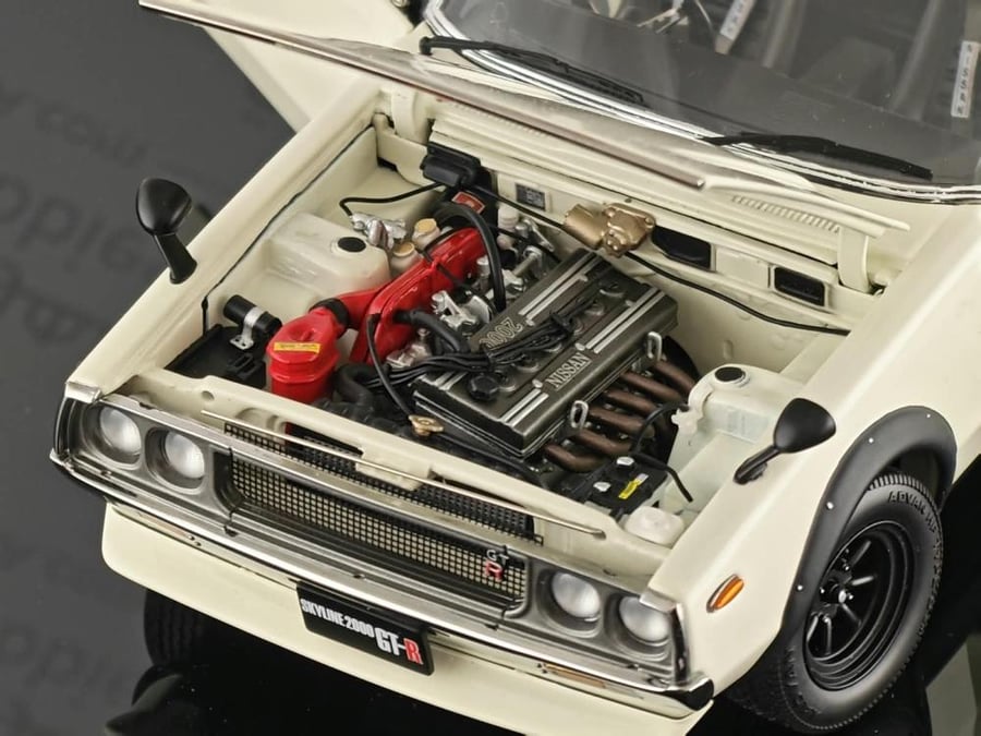Nissan Skyline 2000 GT-R White 1:18 Kyosho 08255W