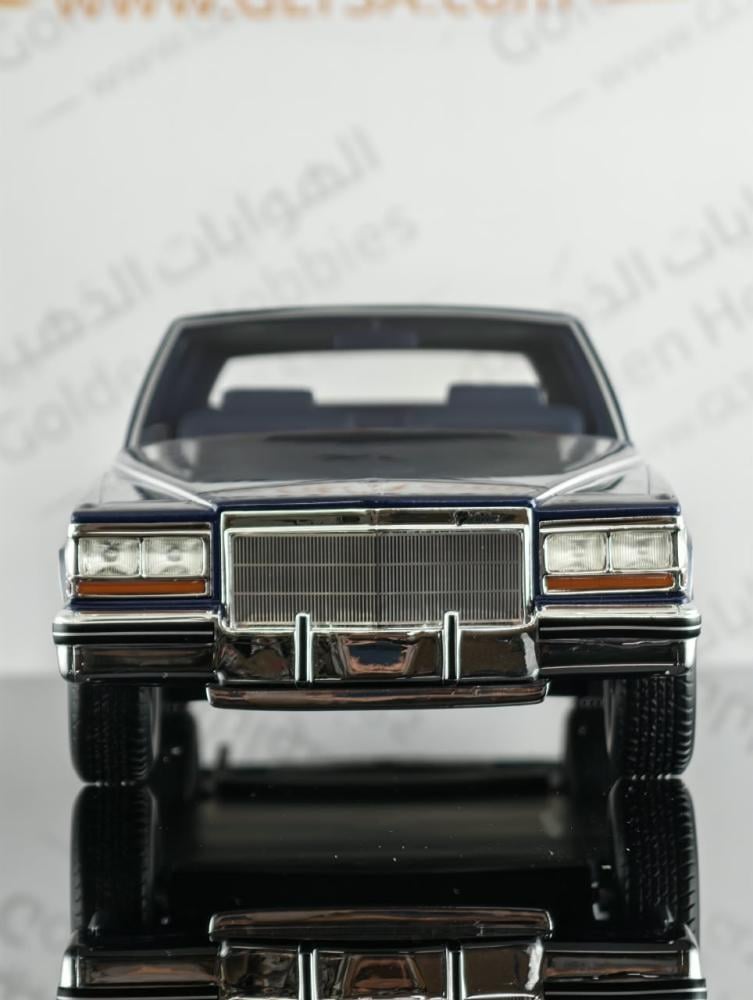 Cadillac Fleetwood Brougham 1982 Dark Blue 1:18 BOS418 250792 BoS-Models